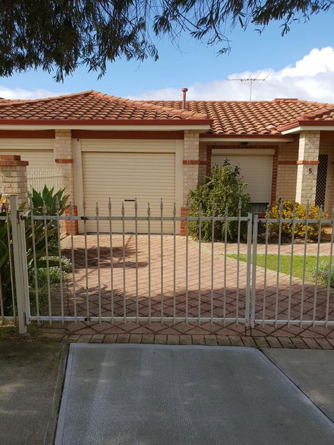 Beachside Retreat - Accommodation Fremantle 0