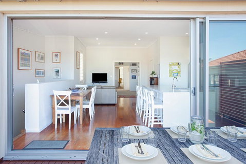 Beautiful Coastal Family-Sized Home - Accommodation Fremantle 3