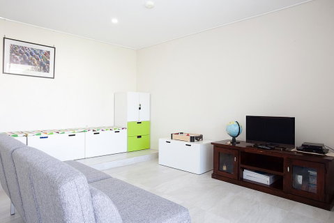 Beautiful Coastal Family-Sized Home - Accommodation Fremantle 0