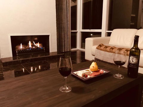 Beautiful Resort Retreat Villa In The Yarra Valley - Entertainer's Delight - Accommodation Fremantle 1