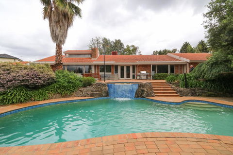 Beautiful Resort Retreat Villa In The Yarra Valley - Entertainer's Delight - Accommodation Fremantle 0