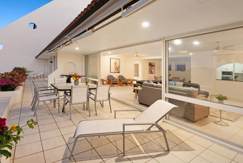 Bella Azure Two Bedroom Two Bathroom Spacious Ocean-view Apartment With Golf Buggy - Accommodation Fremantle 2