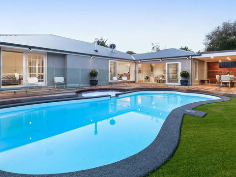 Bella Casa - Luxury Boutique Holiday Home With Heated Pool! - Accommodation Fremantle 3