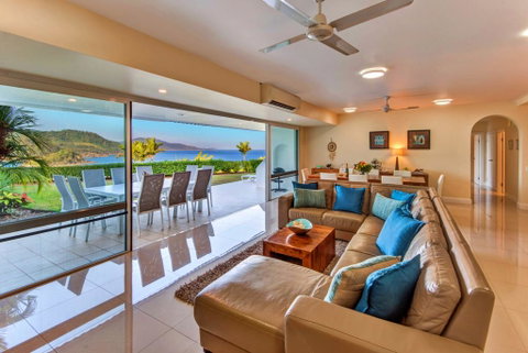 Bella Vista East 3 Luxury Ocean Views Large Flat Grassed Area And Buggy - Accommodation Fremantle 2