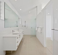 Bella Vista West 3 Luxury Ocean View High Ceilings Golf Buggy Sleeps 8 - Accommodation Fremantle