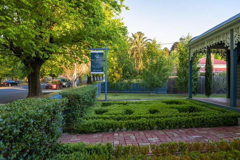 Belmont At Beechworth 2 Bedrooms, 2 Bathrooms, 2 Couples - Accommodation Fremantle 2