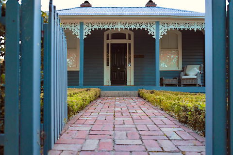 Belmont At Beechworth 2 Bedrooms, 2 Bathrooms, 2 Couples - Accommodation Fremantle 1