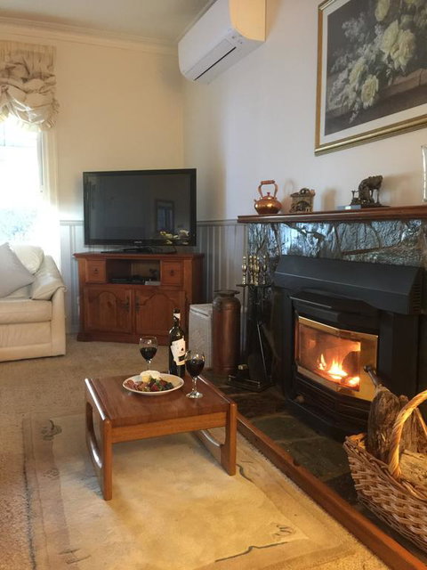 Bessie's Cottage - Accommodation Fremantle 0