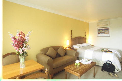 Best Western Plus The Tudor Box Hill - Accommodation Fremantle 2