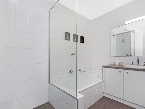 Blue Vista - Accommodation Fremantle 1