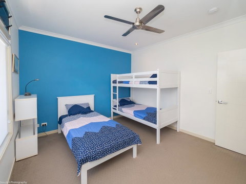 Blue Water Retreat - Upstairs - Accommodation Fremantle 3