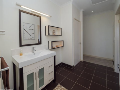 Blue Water Retreat - Upstairs - Accommodation Fremantle 2