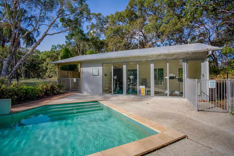 Bluewater 1 - Rainbow Shores, Amazing Location, Easy Walk To Beach, Pool, Aircon, Outdoor Spa - Accommodation Fremantle 3