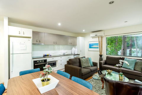 Bluewater 1 - Rainbow Shores, Amazing Location, Easy Walk To Beach, Pool, Aircon, Outdoor Spa - Accommodation Fremantle 0