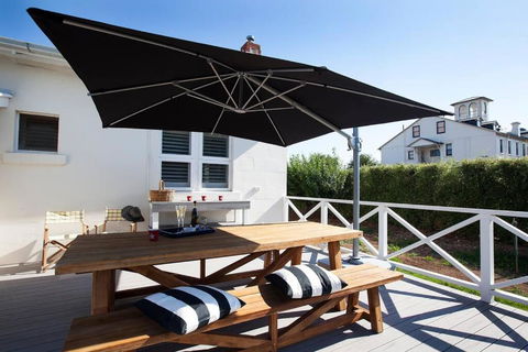 THE WHITE HOUSE Luxury Villa Embedded In History - Accommodation Fremantle 2