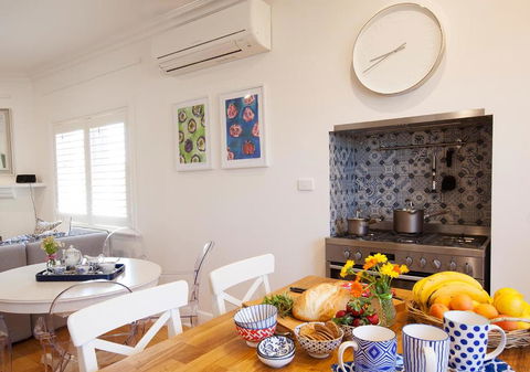 THE WHITE HOUSE Luxury Villa Embedded In History - Accommodation Fremantle 3