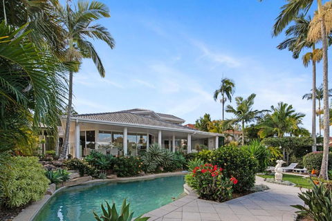 Westlake Getaway - Relaxing Pool & Golf Links - Accommodation Fremantle 2