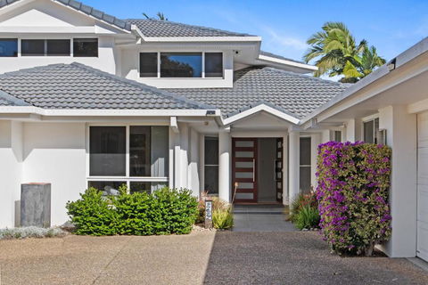 Westlake Getaway - Relaxing Pool & Golf Links - Accommodation Fremantle 0