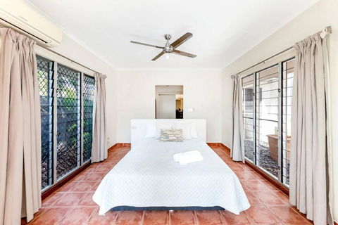 An Absolute Poolside Break By Casuarina Beach - Accommodation Fremantle 4