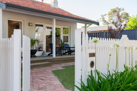 Guildford Cottage By Swan Bnb Management - Accommodation Fremantle 0