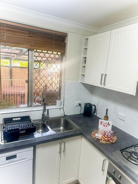 Queen Of The Desert Villa Secure & Gated 2 Bdrm Home - Accommodation Fremantle 2