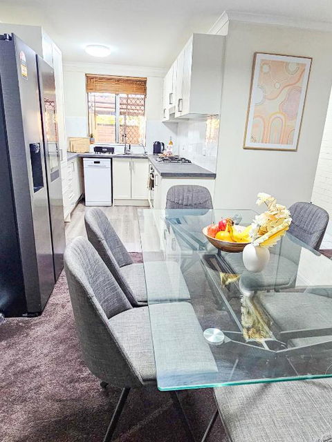 Queen Of The Desert Villa Secure & Gated 2 Bdrm Home - Accommodation Fremantle 0